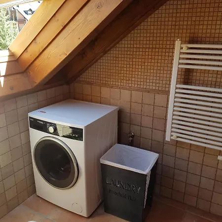 Family Attic Esterri דירה *